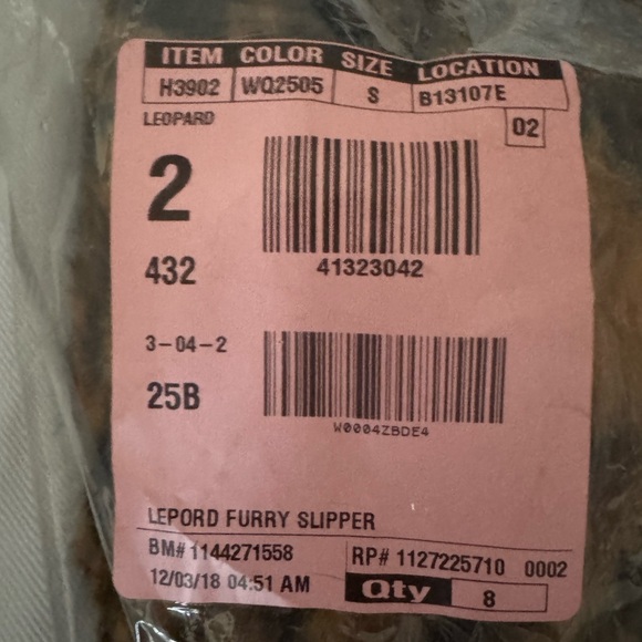 NWT, leopard prints furry slippers - Picture 4 of 5